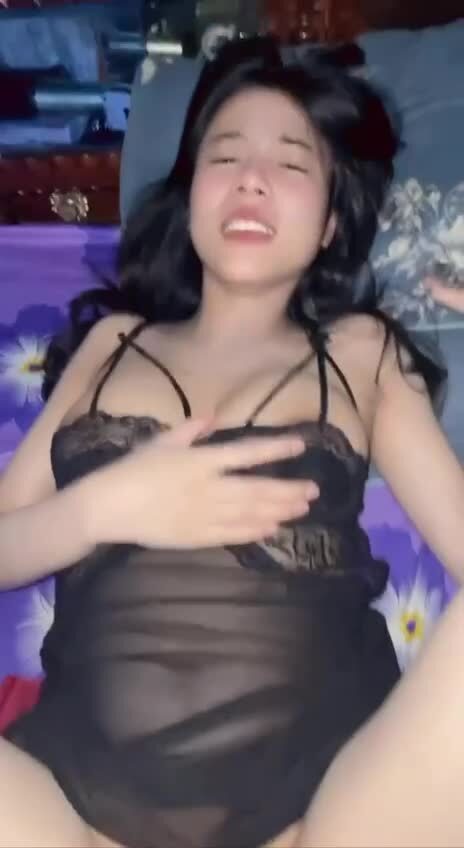 Em phò khoe lồn múp rụp nước dâm chảy lênh láng giường ướt – sexchiem